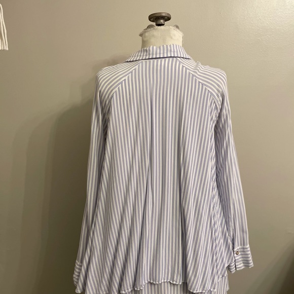 Adorable asymmetrical blouse - Picture 3 of 7